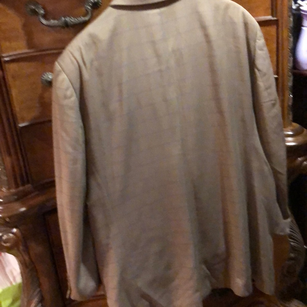 Suit - Picture 2 of 4